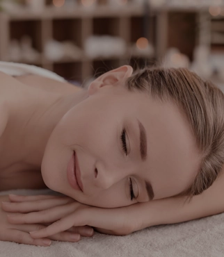 SPA-день у Noelle Київ для глибокого релаксу та відновлення тіла Жінка відпочиває під час SPA-дня у Noelle Київ у спокійній атмосфері релаксу, масажу та wellness-догляду.