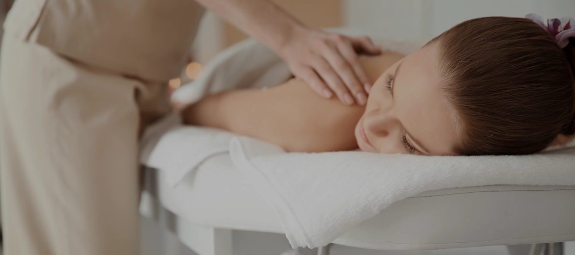 Процедура wellness SPA у Noelle Київ з масажем для глибокого розслаблення тіла.